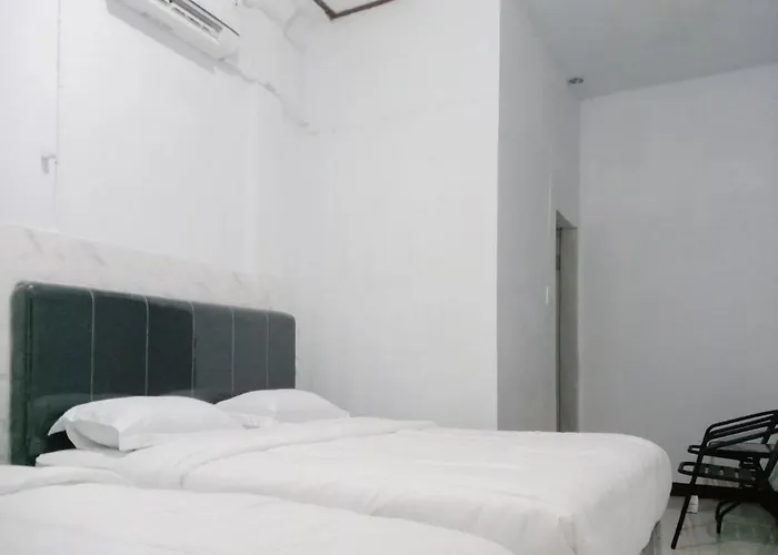 Hotel 889 Syariah Redpartner Banda Aceh